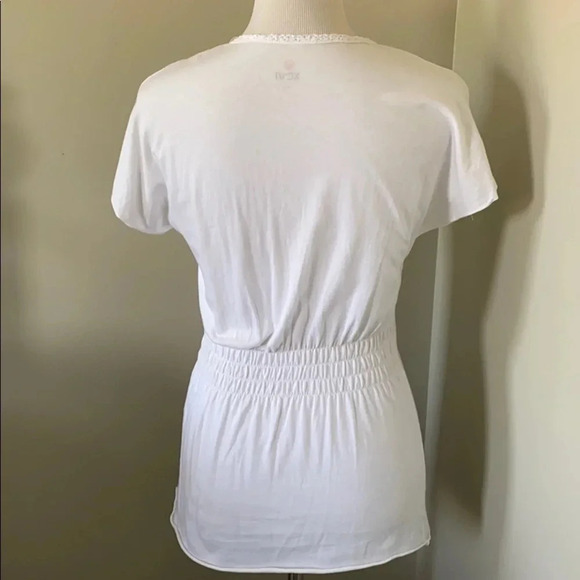 {XCVI} Gorgeous lace trim top, size Lg. Like new - Picture 4 of 4